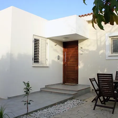 Villa Ameli Beach House *